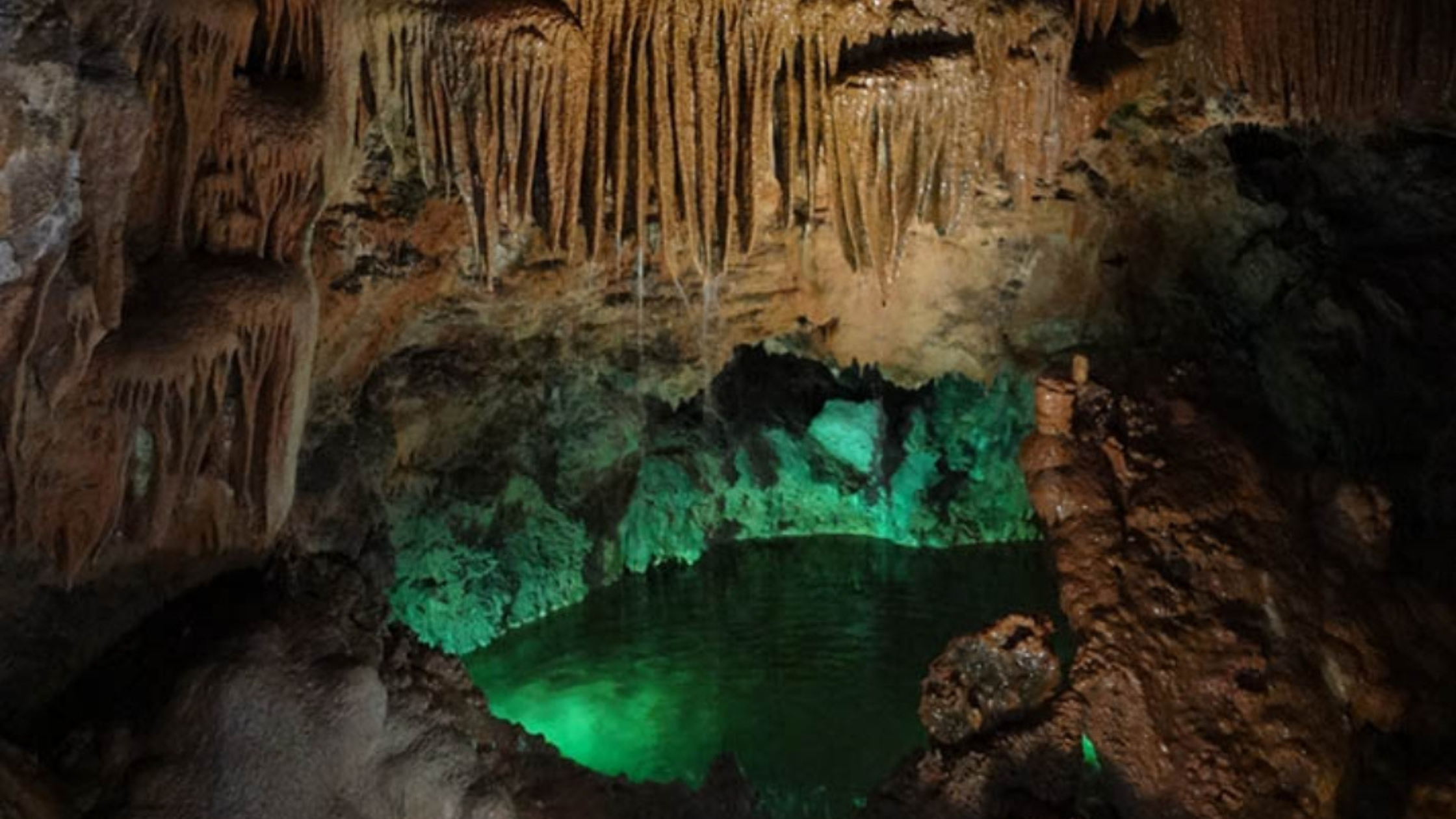 Lee más sobre el artículo Grutas de Mira de Aire, Portugal